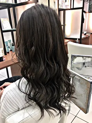 カラー N° jillva ♦️川端裕司♦️のヘアスタイル