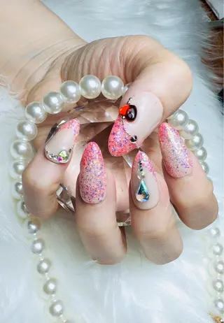 ネイル beauty park partage所属・藤 井のネイルデザイン