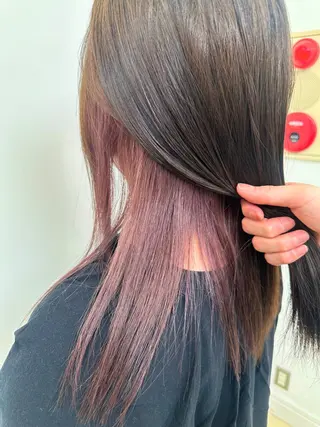 セミロング カラー 髪質改善ストレート インナーカラーハズキのヘアスタイル