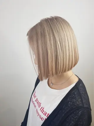 ミディアム 伊藤 愛美のヘアスタイル