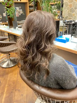 ロング レイヤー/グレージュ メンズパーマのヘアスタイル