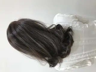 ミディアム due hair 京都駅前店 MILBON オージュア認定サロン【デューヘアー】所属・ハイトーンブリーチ 土坂 由志【京都】のヘアスタイル