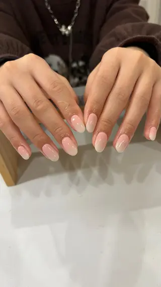 ネイル 𝑟𝑖𝑠𝑎 🕯🤍のネイルデザイン