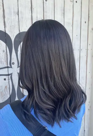 セミロング カラー 伊庭 勇輝のヘアスタイル