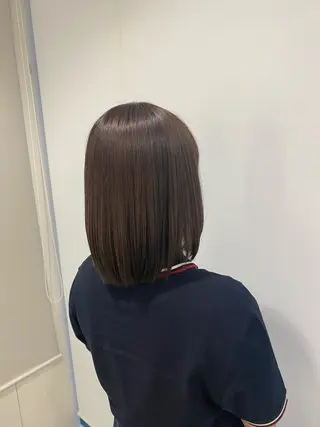 ミディアム カラー i.+OMOTESANDO所属・mei / 艶カラー ミディアム レイヤーのヘアスタイル