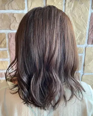 セミロング カラー 林 美佑のヘアスタイル