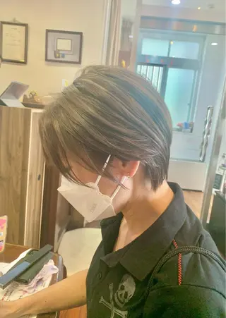 ショート カラー 山口 寛生のヘアスタイル