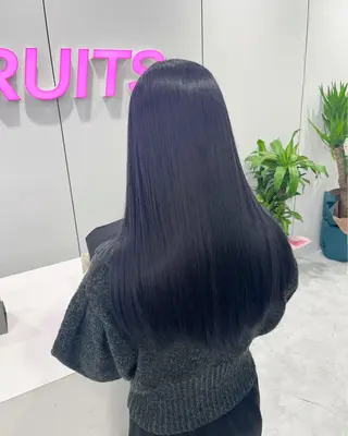 ロング カラー 🩵色落ち可愛い 寒色カラー🩵のヘアスタイル