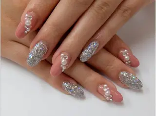 ミディアム ネイル フィルイン、長さ出し 深爪矯正のネイルデザイン