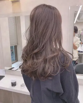 ロング ハイトーン×レイヤー カットTAKUMIのヘアスタイル