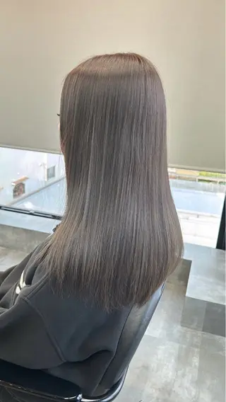 ミディアム カラー 吉本 愛花のヘアスタイル