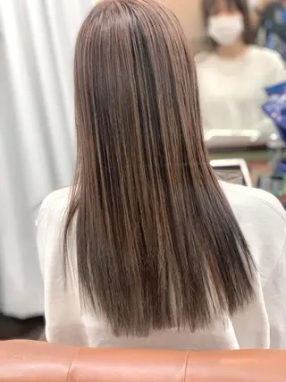 セミロング ブリーチ毛に縮毛矯正 ✨カラー✨山田 正幸のヘアスタイル