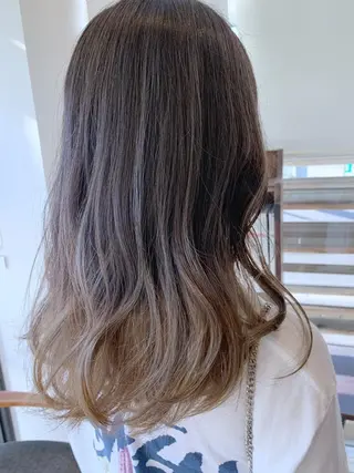 カラー ATEIER ZIZIのヘアスタイル