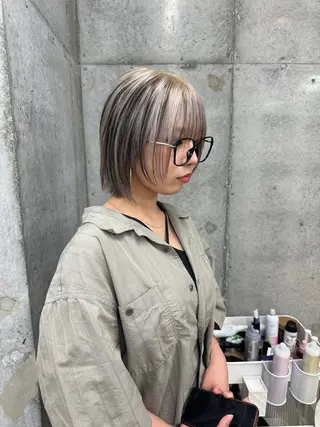 ショート laff 新宿所属・切りっぱなしボブ レイヤー/縮毛矯正のヘアスタイル