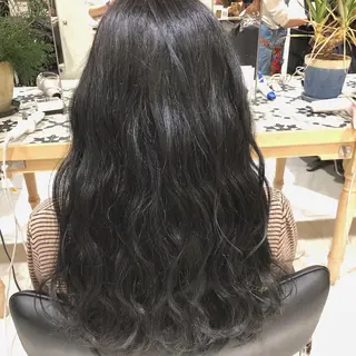 セミロング カラー 荒木 依莉亜のヘアスタイル