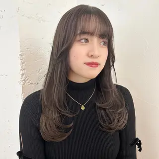 ロング エミリ / オリーブカラーのヘアスタイル