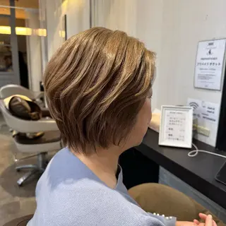 ミディアム 若泉 真梨のヘアスタイル