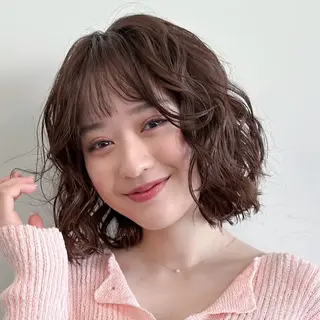 ショート パーマ manami/ レイヤー/小顔カットのヘアスタイル