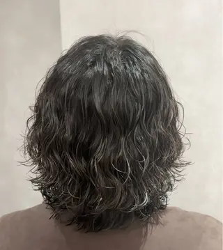セミロング 新宿/センターパート /パーマ/モリオのヘアスタイル