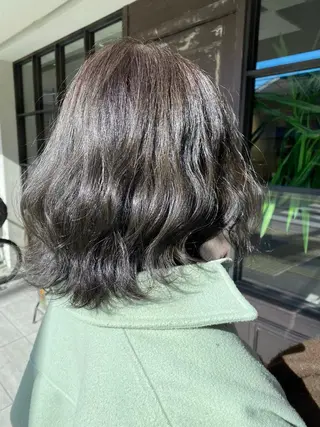 ミディアム カラー 川越 輝梨奈のヘアスタイル
