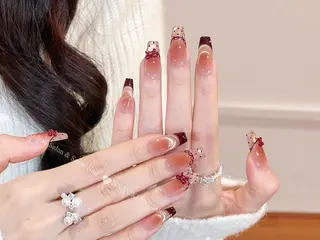 ネイル 🦋 Queenieのネイルデザイン