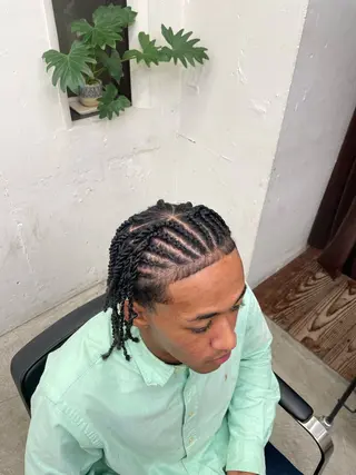 ヘアアレンジ メンズ コーンロウ／ブレイズ SYUのヘアスタイル