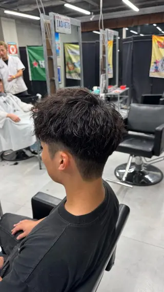 ショート パーマ メンズ Buzzy 大畠　慎三郎のヘアスタイル