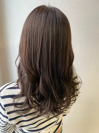 ロング カラー 沢田 瞳のヘアスタイル