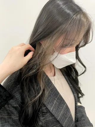 ロング カラー akane .のヘアスタイル