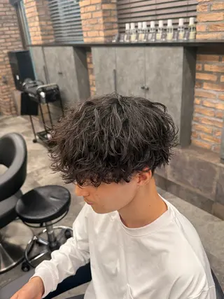 パーマ メンズ シャドウ/フェザー 朝崎倭斗のヘアスタイル