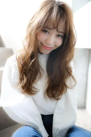 セミロング パーマ 勘場 万菜華のヘアスタイル