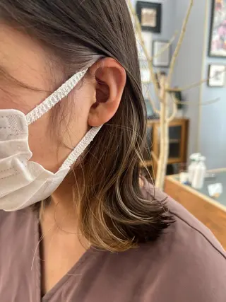 ミディアム カラー 小池 楓のヘアスタイル