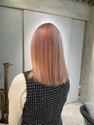 セミロング カラー Toiro 新宿所属・ハイトーン/透明感 yuinaのヘアスタイル