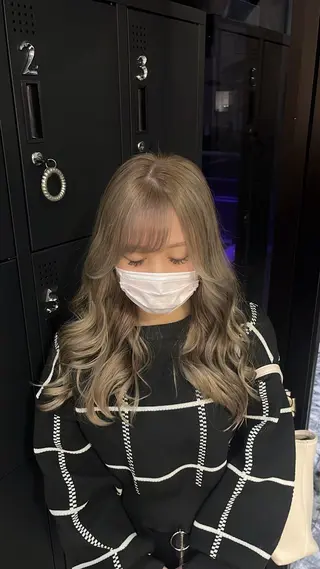 ロング カラー 伊藤 由妃乃のヘアスタイル