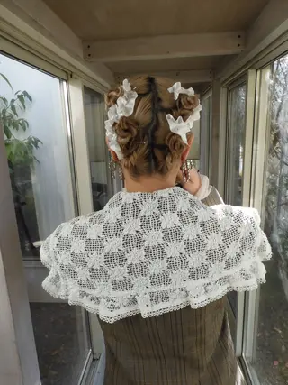 セミロング Nino hair garden所属・実生miu 個性派ハイトーンのヘアスタイル