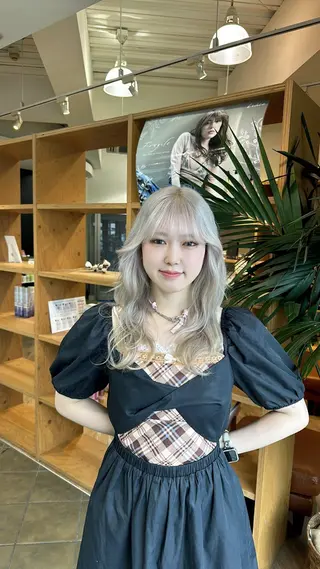 セミロング カラー ブリーチカラー/ わきたちえ🌻のヘアスタイル