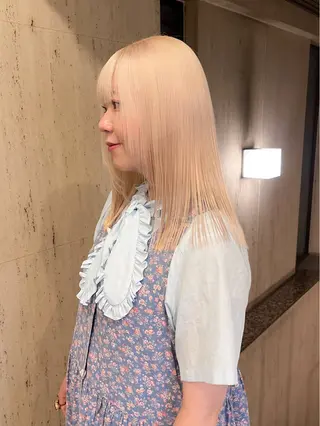 セミロング 🌙艶ハイトーン/ ミユウのヘアスタイル