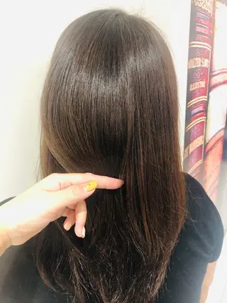 ミディアム 岡田 夏実のヘアスタイル