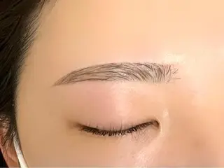 アイブロウ EmiyBeautyLush所属・Emiy BeautyLushのマツエク・マツパデザイン