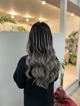 ロング TOMOMI /フロレゾンのヘアスタイル