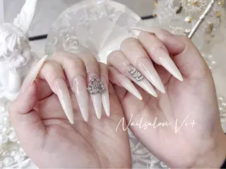 ネイル Nailsalon Vi+ももか🩷のネイルデザイン