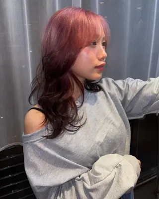 ロング lot Kanau ハイトーン／デザインのヘアスタイル