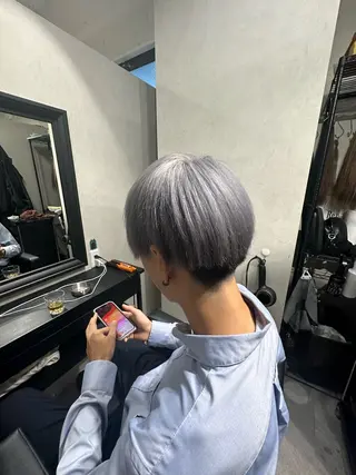 メンズ 奥本 侑 ハイトーン、髪質改善のヘアスタイル