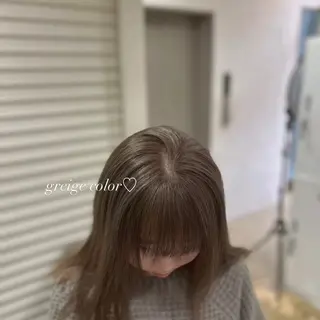 ミディアム 透明感カラー NAN AMI グレージュのヘアスタイル