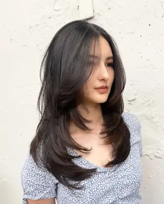 セミロング RINA ブリーチ / 海外レイヤーのヘアスタイル