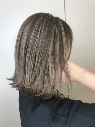 ミディアム カラー 森本 笑のヘアスタイル