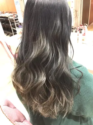 ロング カラー 山本 咲貴のヘアスタイル