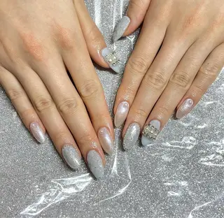 ネイル VIERU 🌈🎀💖のネイルデザイン