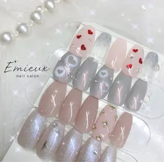 ネイル Emieux Saraのネイルデザイン