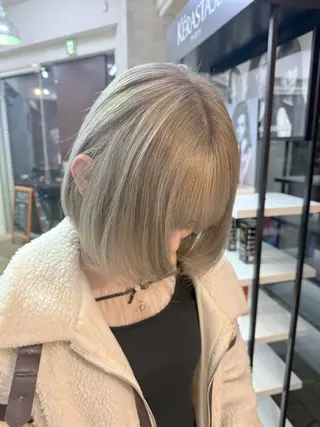 ショート ハイトーン×艶カラー 🤍MIZUKIのヘアスタイル